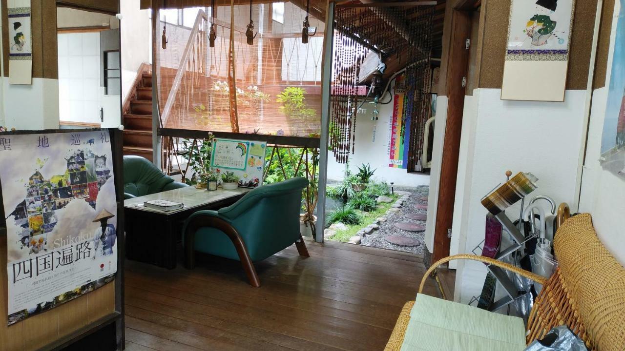Walking Pilgrimage Hotel Tokiwa Ryokan Ozu  Bagian luar foto
