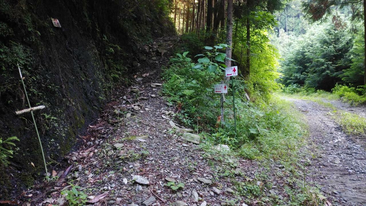 Walking Pilgrimage Hotel Tokiwa Ryokan Ozu  Bagian luar foto